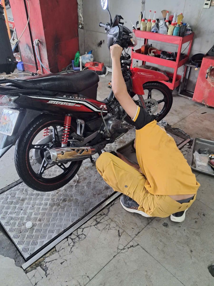 Dọn Máy Xe Tay Ga